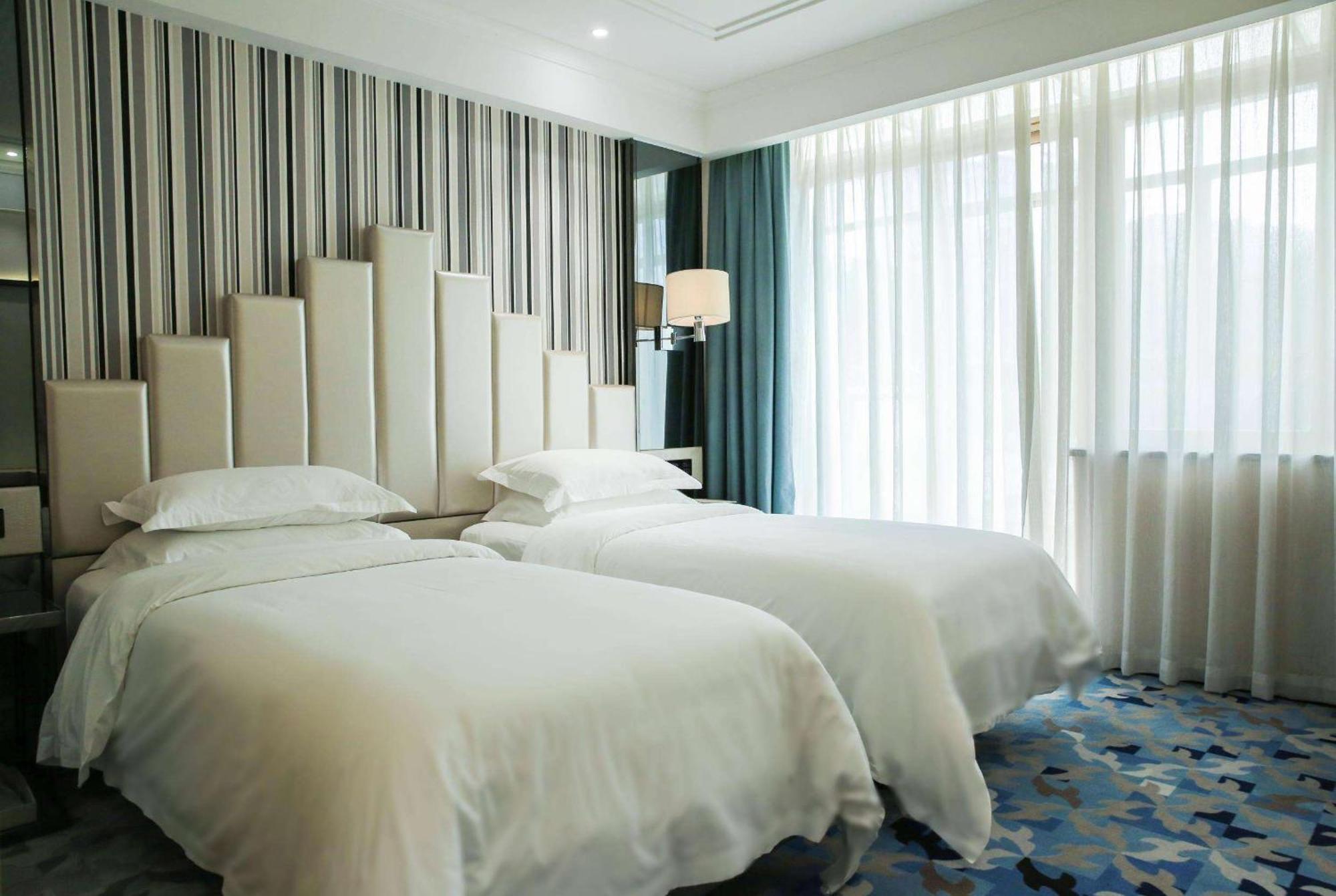 מלון Ramada Shenzhen Baoan מראה חיצוני תמונה